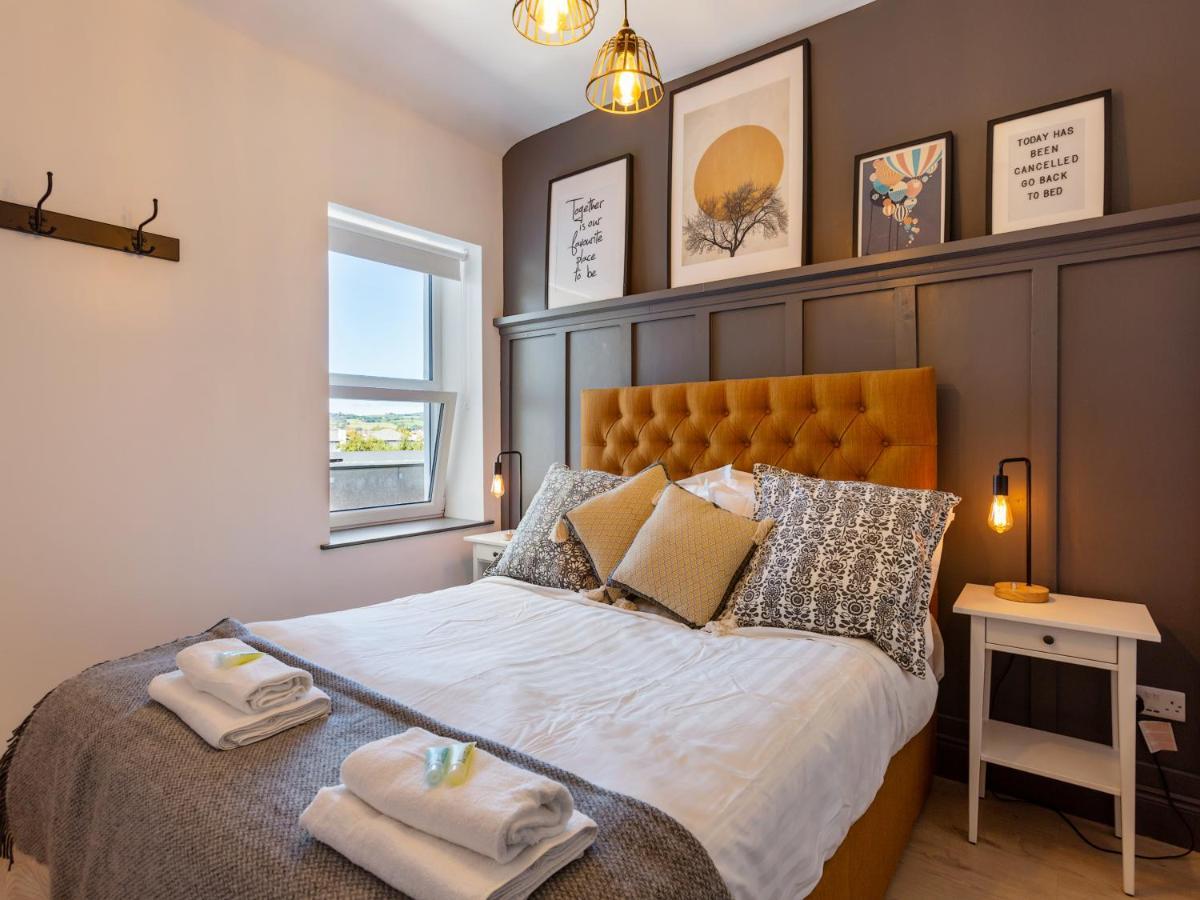 Macs Townhouse Dungarvan Дънгарван Екстериор снимка