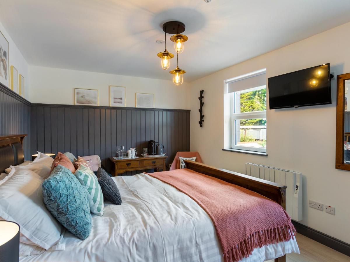 Macs Townhouse Dungarvan Дънгарван Екстериор снимка