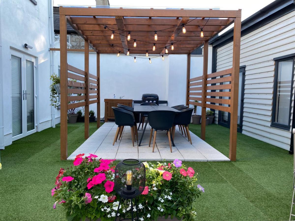 Macs Townhouse Dungarvan Дънгарван Екстериор снимка