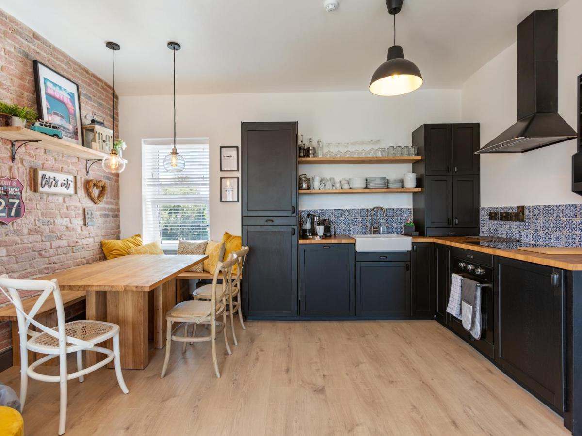Macs Townhouse Dungarvan Дънгарван Екстериор снимка