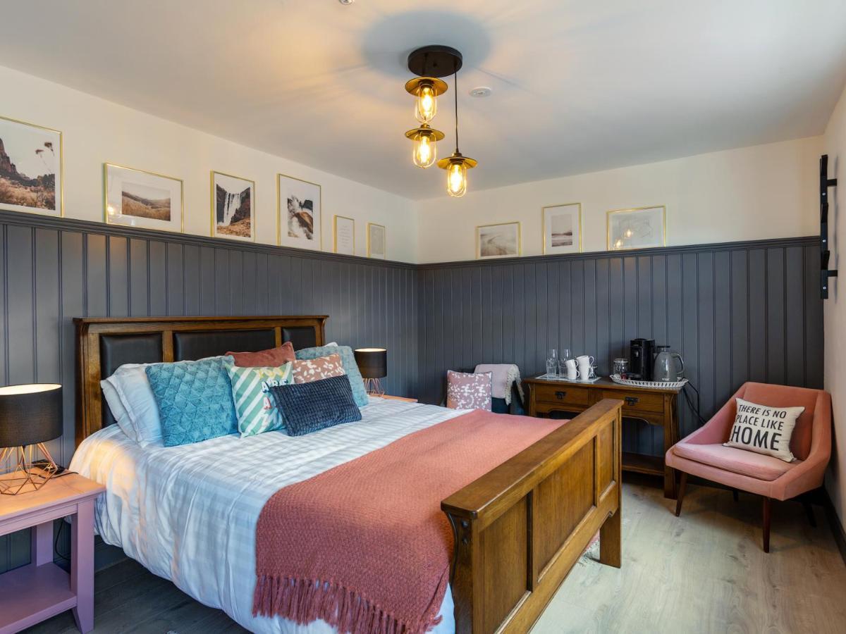 Macs Townhouse Dungarvan Дънгарван Екстериор снимка