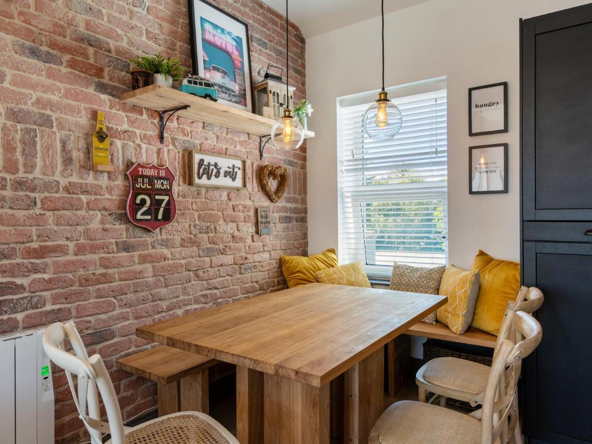Macs Townhouse Dungarvan Дънгарван Екстериор снимка