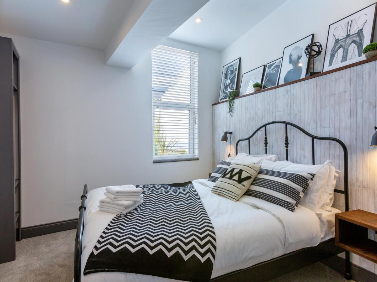 Macs Townhouse Dungarvan Дънгарван Екстериор снимка