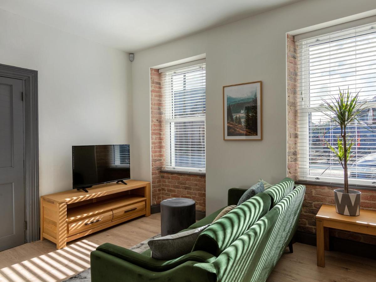 Macs Townhouse Dungarvan Дънгарван Екстериор снимка