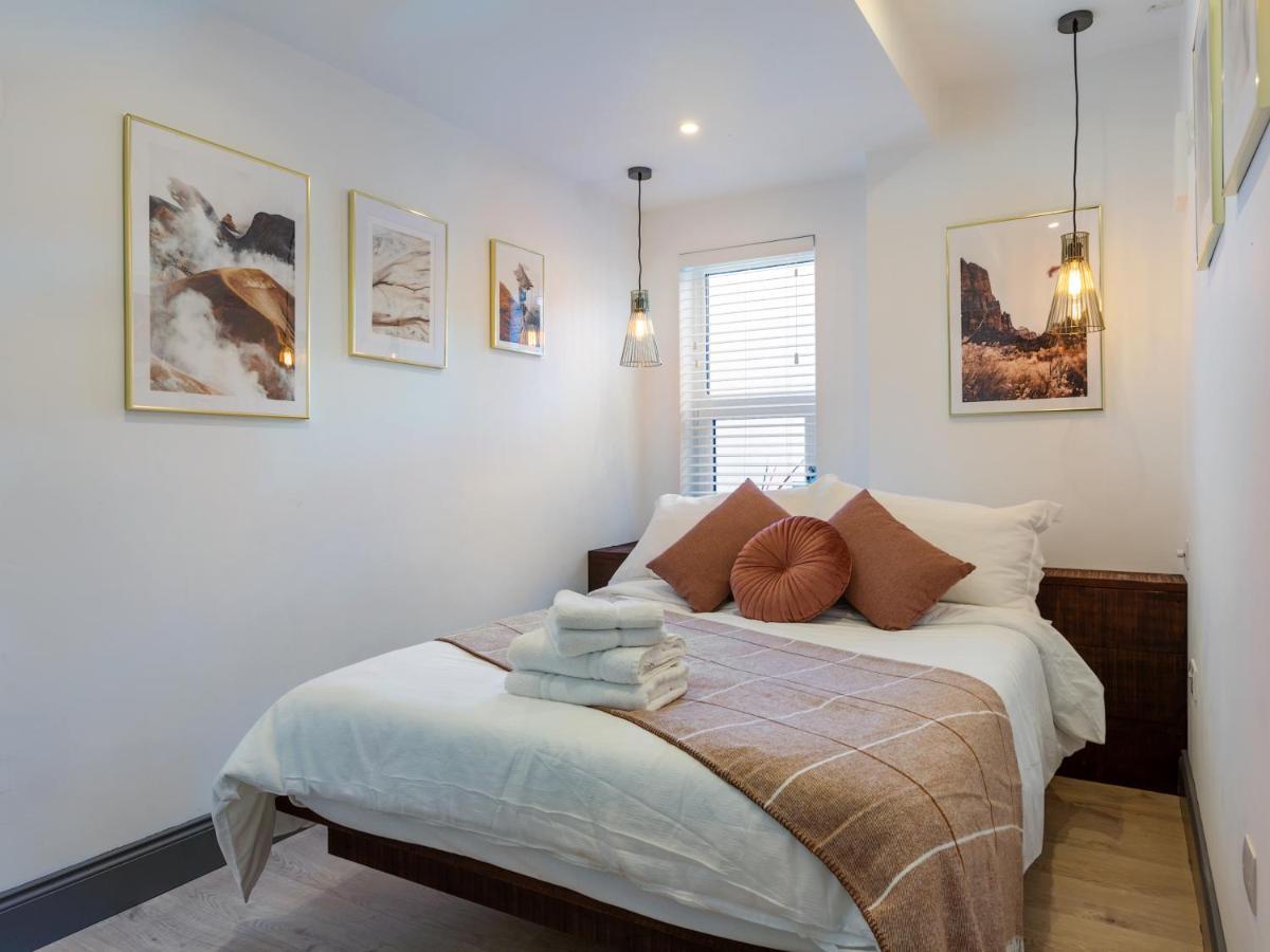 Macs Townhouse Dungarvan Дънгарван Екстериор снимка