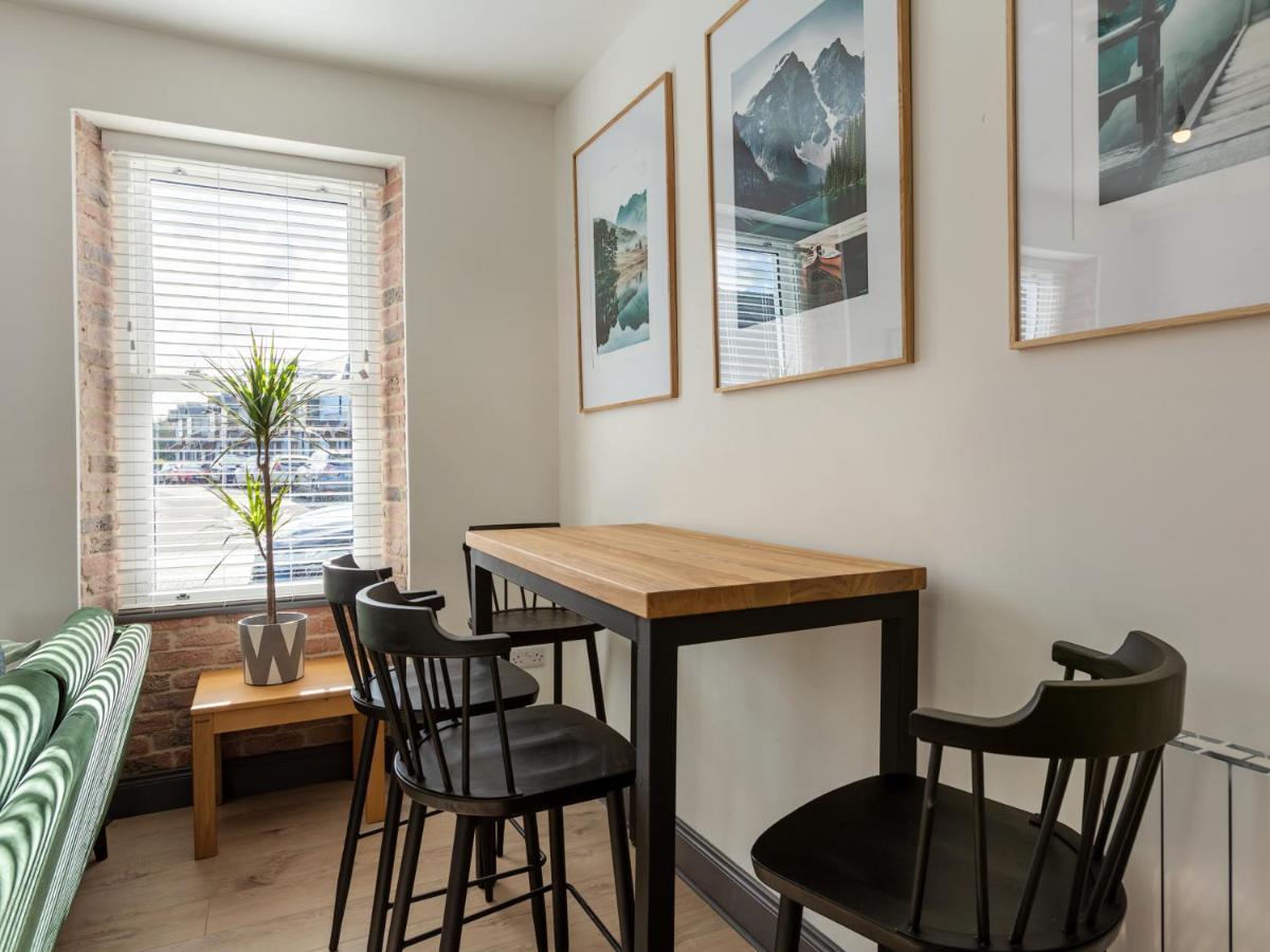 Macs Townhouse Dungarvan Дънгарван Екстериор снимка