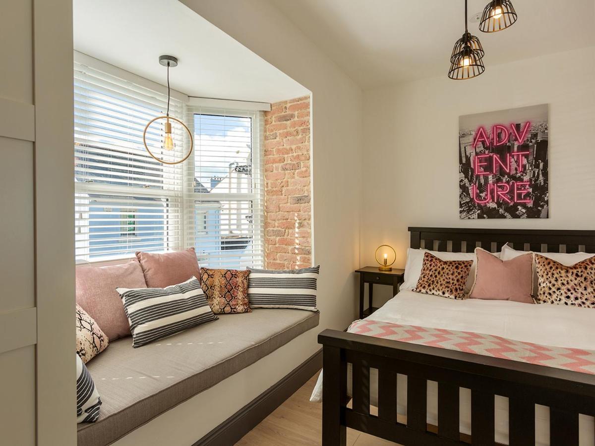 Macs Townhouse Dungarvan Дънгарван Екстериор снимка